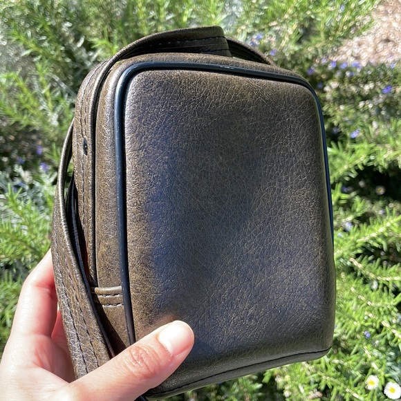 Vintage Camera Bag in Camo Green. Vegan leather with faux fur inside. - Picture 2 of 6